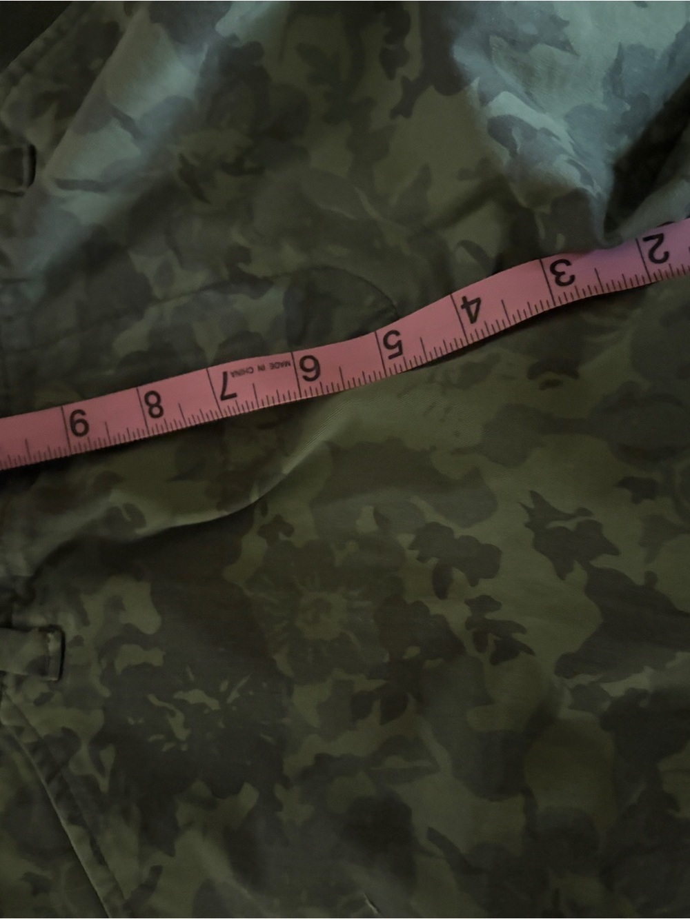 Great condition Lee women’s size 14 mid rise Green Camo Floral Shorts. So cool - Picture 12 of 13